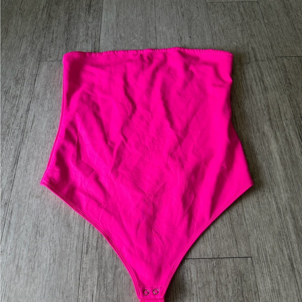 Good American Vibrant Pink Strapless Bodysuit - Picture 2 of 3